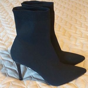 Steve Madden  pull on sock bootie  Sz 9.5